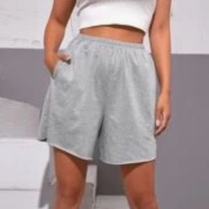 elastic waist slant pocket grey shorts